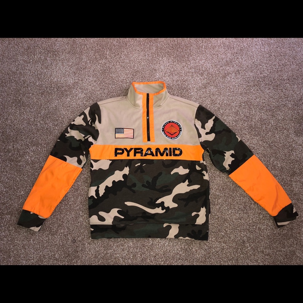 💎 Black Pyramid Pullover 💎